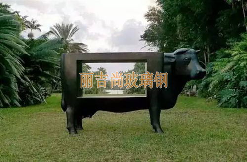 镂空牛公园景观玻璃钢雕塑