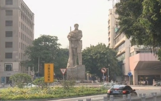潘鹤玻璃钢雕塑